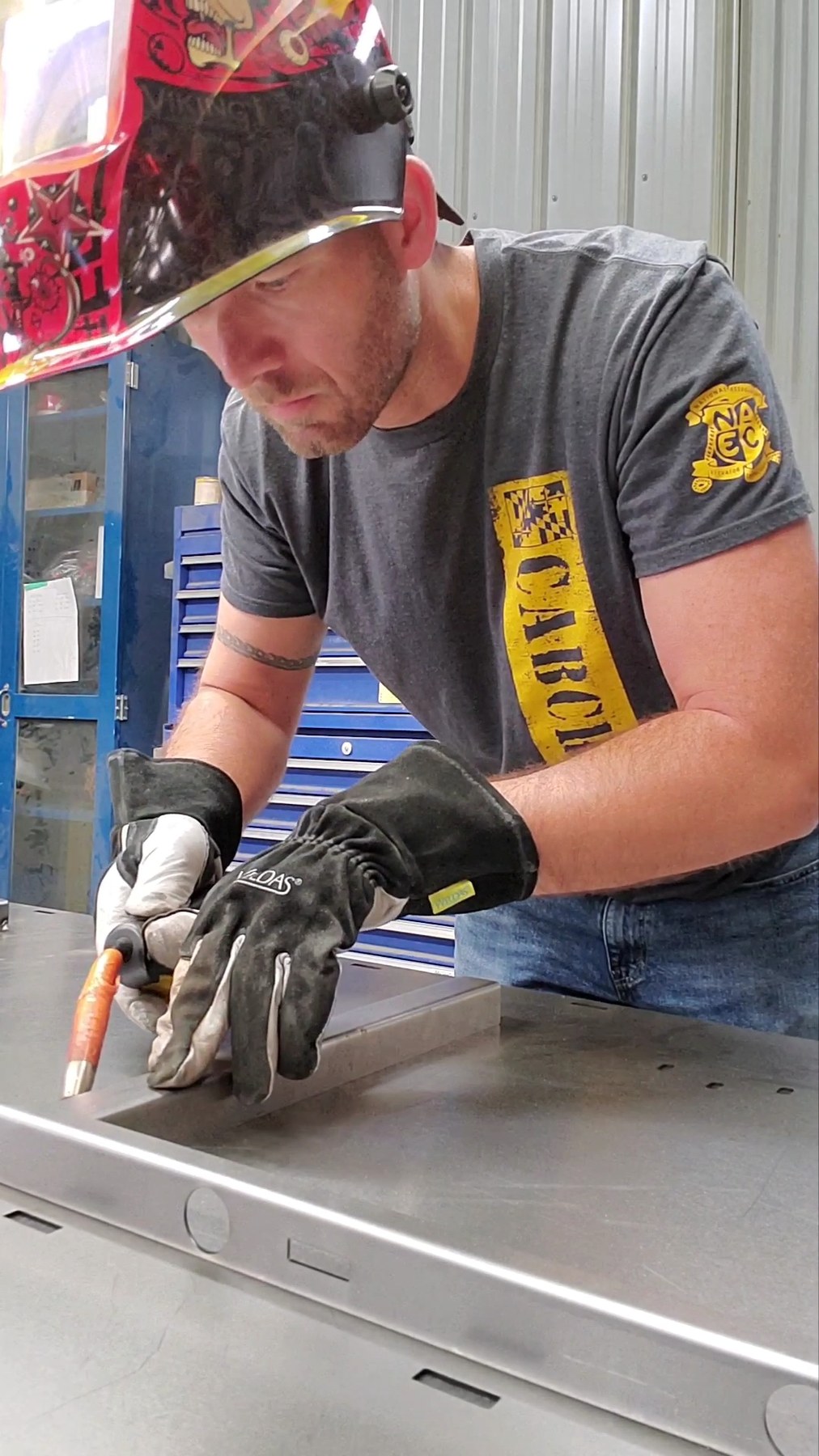 Hand-finishing a stainless steel edge