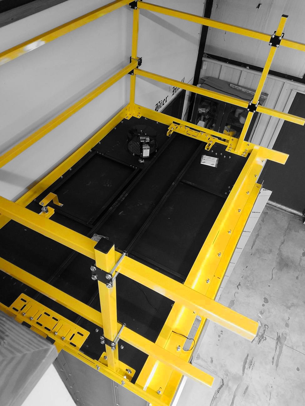 Car-top railing system