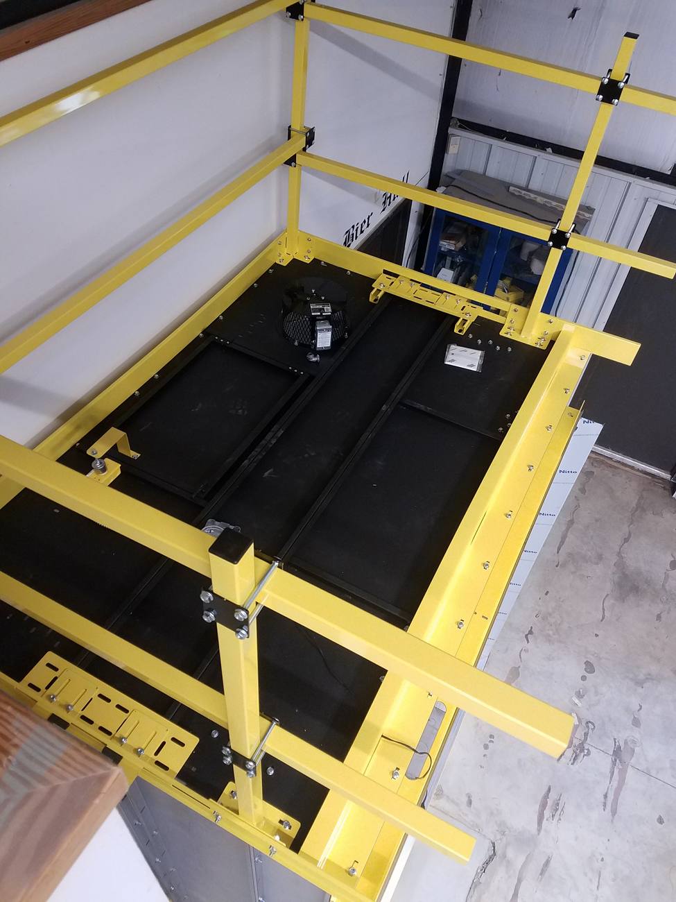 Car-top railing system